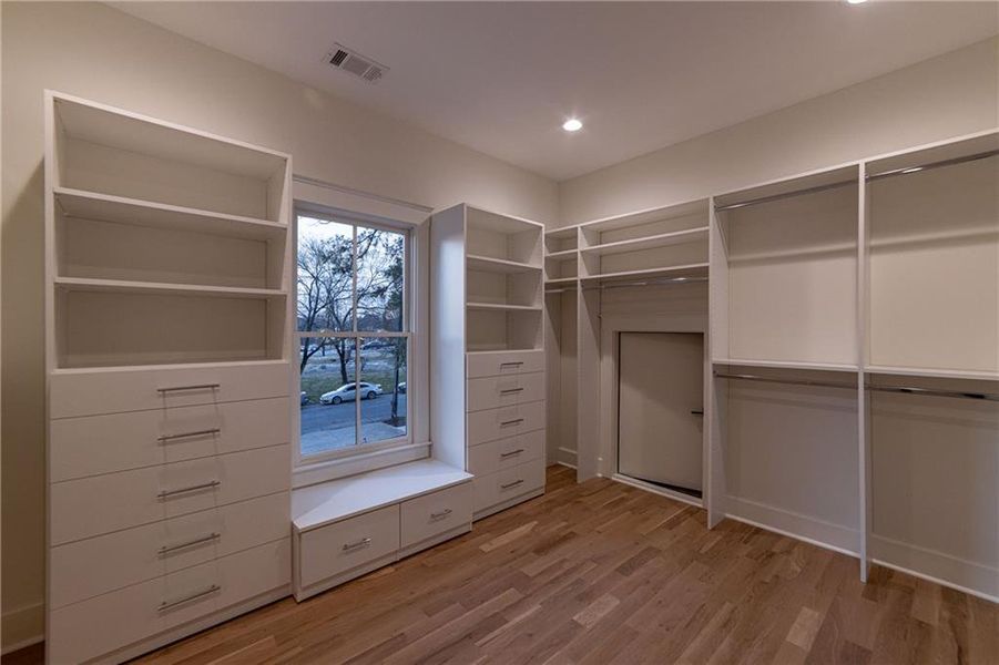 Spacious, unfurnished interior of a new home in , Atlanta (Image 36).