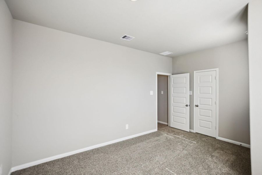 Spacious, unfurnished interior of a new home in Kemah Crossing - Luxe Series, Kemah (Image 24).