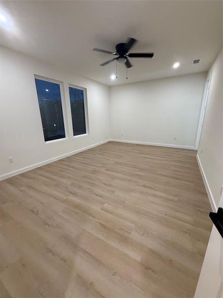 Spacious, unfurnished interior of a new home in , Dallas (Image 16).