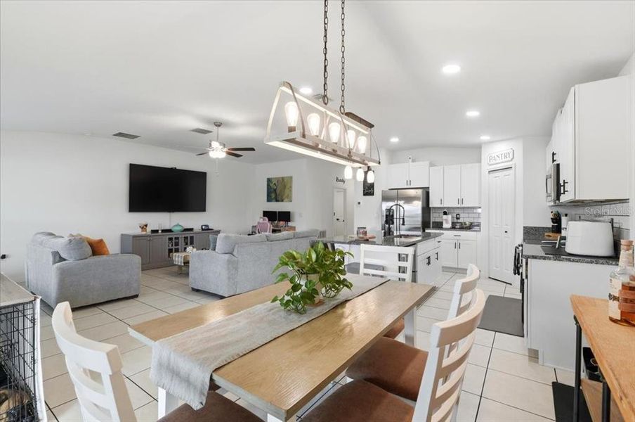 Furnished interior view inside a new home in , Lakeland (Image 15).