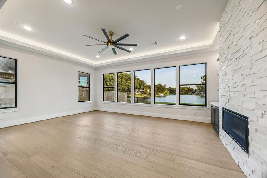 Spacious, unfurnished interior of a new home in , Sugar Land (Image 38).