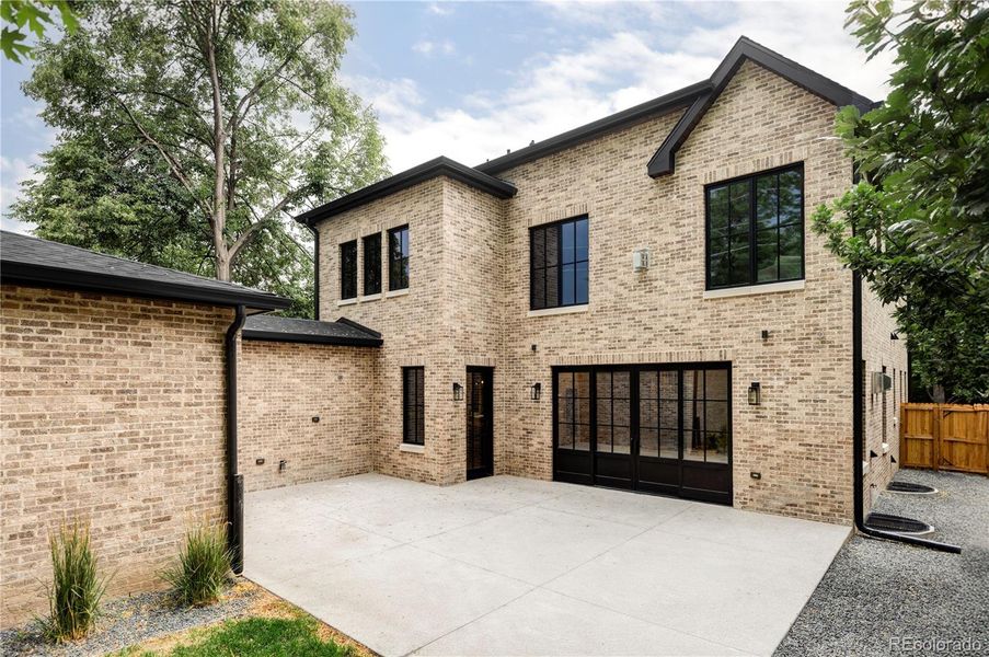 Basement BarIncludes a Gym Room