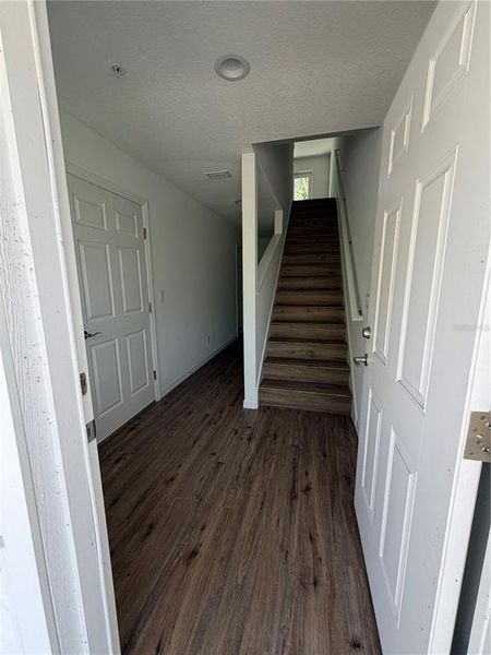 Spacious, unfurnished interior of a new home in , Bradenton (Image 10).