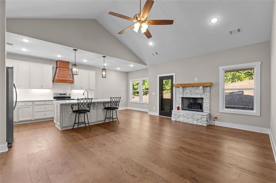 Furnished interior view inside a new home in , Villa Rica (Image 8).