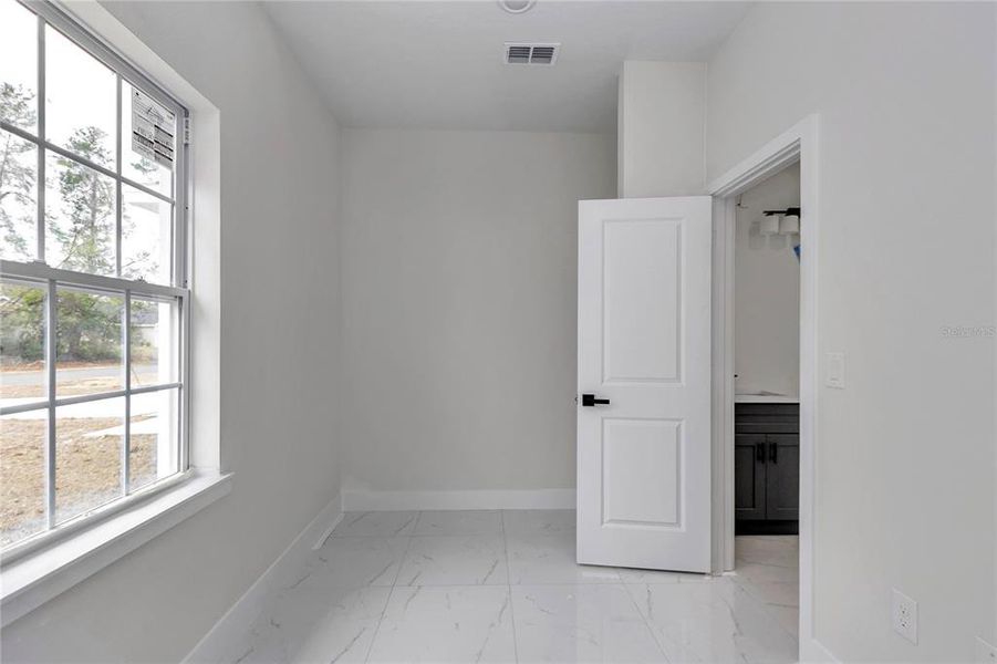 Spacious, unfurnished interior of a new home in , Ocala (Image 15).