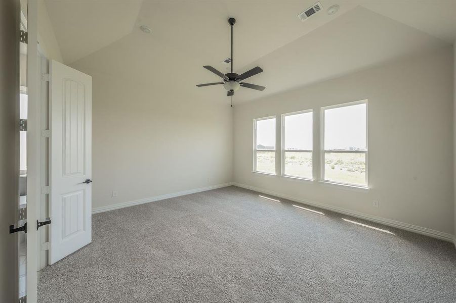 Spacious, unfurnished interior of a new home in Matthews Farms, Venus (Image 24).