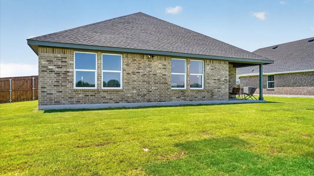 Exterior details and patio area of a home in Townes Landing, Fort Worth (Image 3).