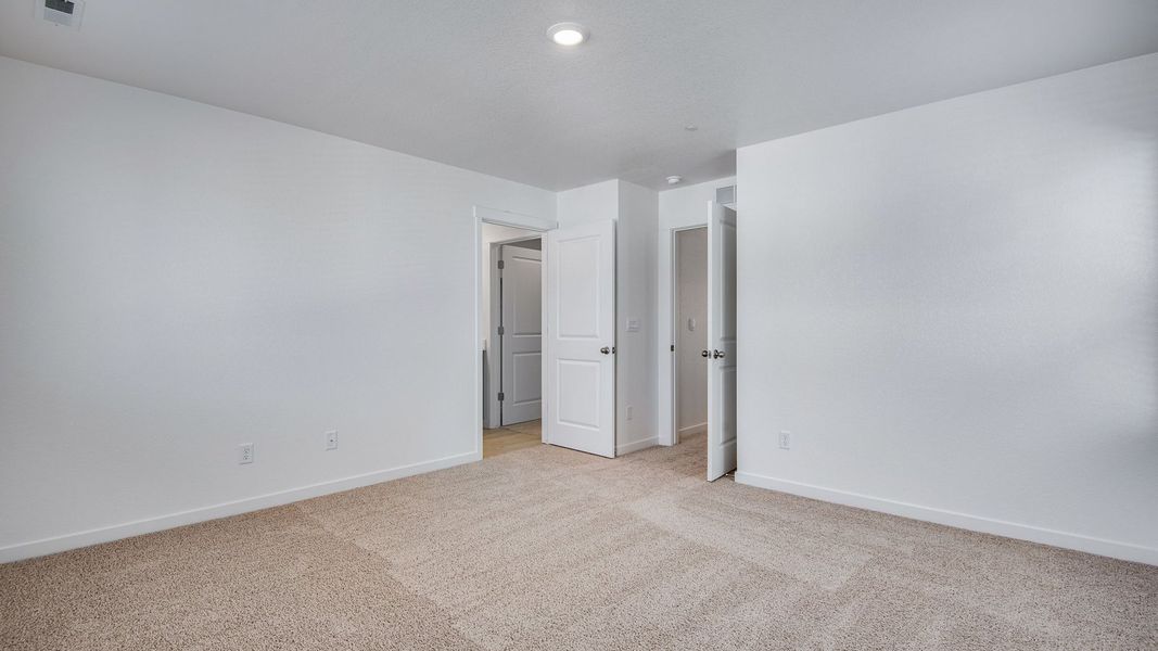 Spacious, unfurnished interior of a new home in Settlers Crossing, Commerce City (Image 21). Spacious, unfurnished interior of a new home in Settlers Crossing, Commerce City (Image 21).