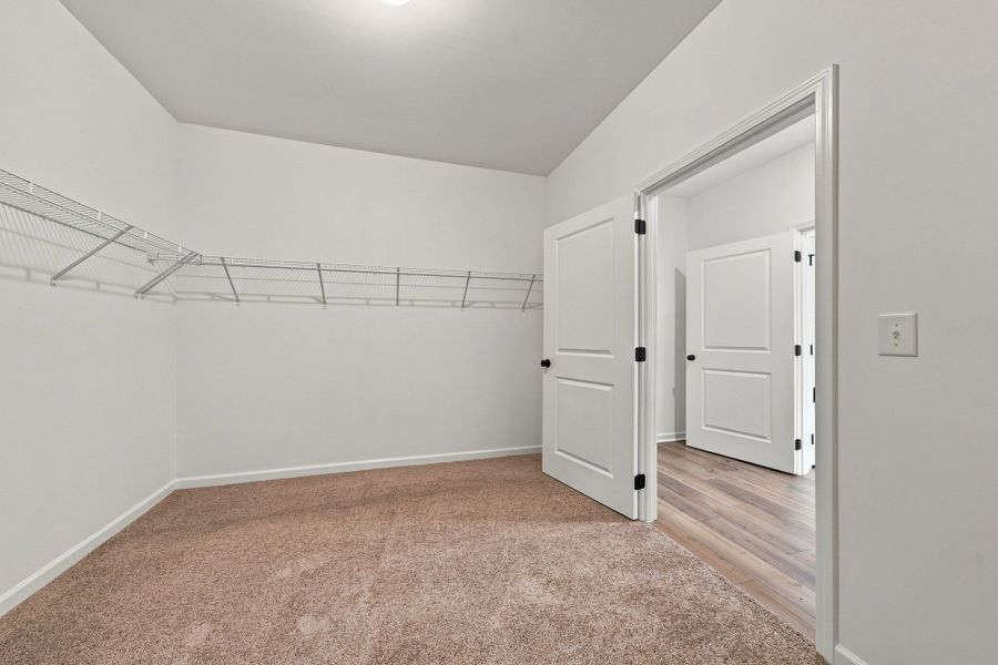 Spacious, unfurnished interior of a new home in The Oaks, Clarksville (Image 25).