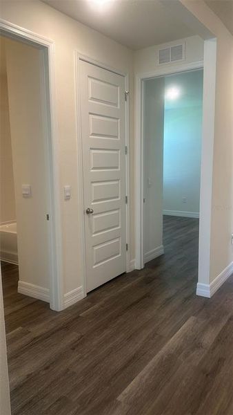 Spacious, unfurnished interior of a new home in , Winter Haven (Image 9).