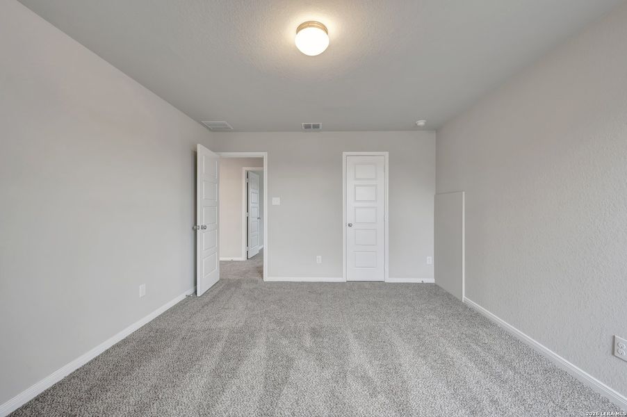 Spacious, unfurnished interior of a new home in Hunters Ranch, San Antonio (Image 45).