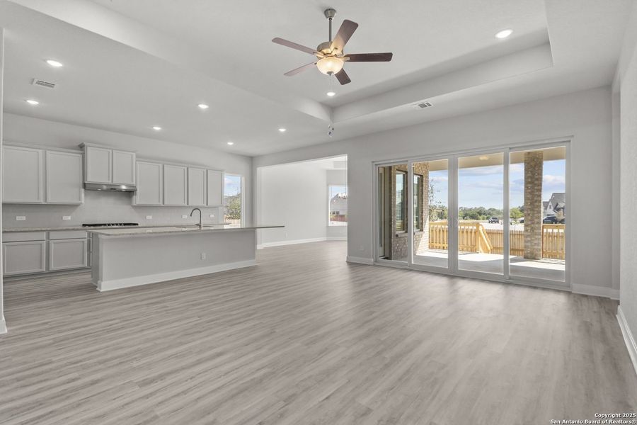 Spacious, unfurnished interior of a new home in Stillwater Ranch 45', San Antonio (Image 21).