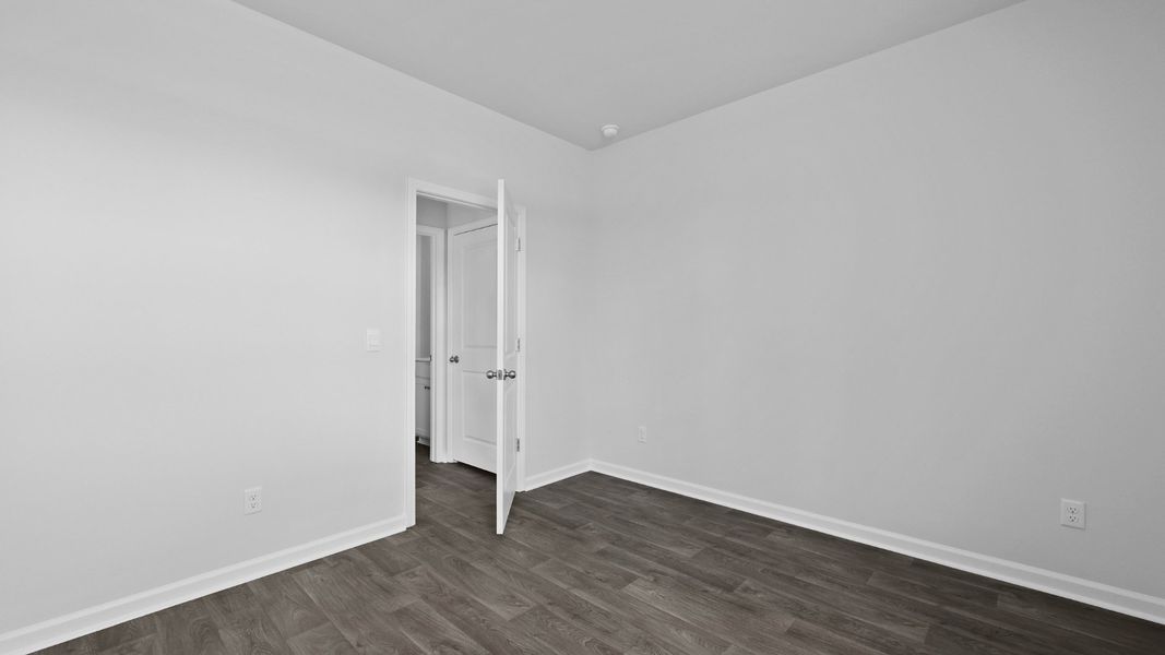 Spacious, unfurnished interior of a new home in Grand Oaks, Columbia (Image 13).