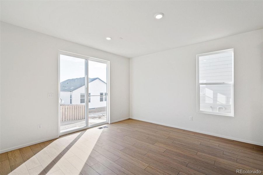 Spacious, unfurnished interior of a new home in Turnberry, Commerce City (Image 33).