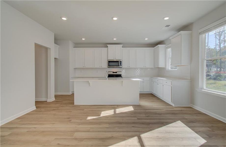 Spacious, unfurnished interior of a new home in Bowers Farm, McDonough (Image 11).