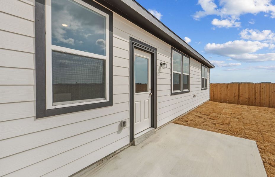 Exterior details and patio area of a home in Alto, San Marcos (Image 22).