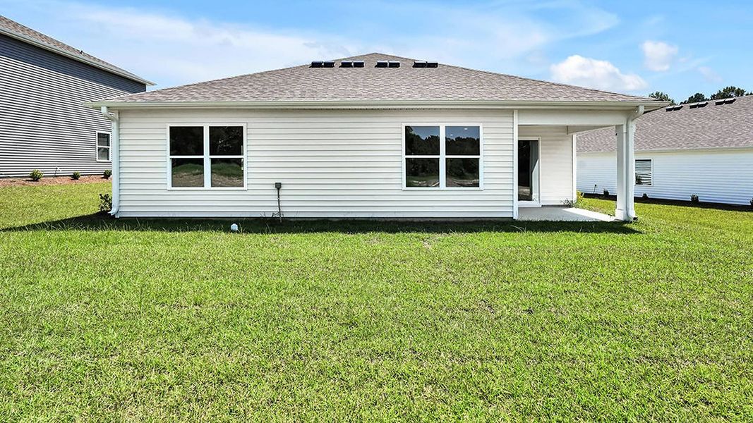 Exterior details and patio area of a home in Vineyard Trail, Jacksonville (Image 20).