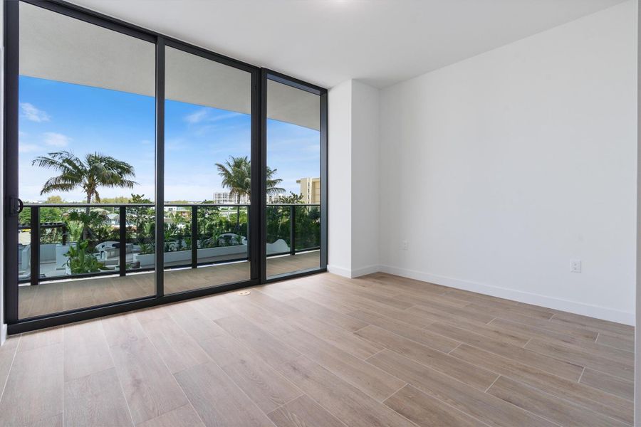 Spacious, unfurnished interior of a new home in Casamar, Pompano Beach (Image 18).