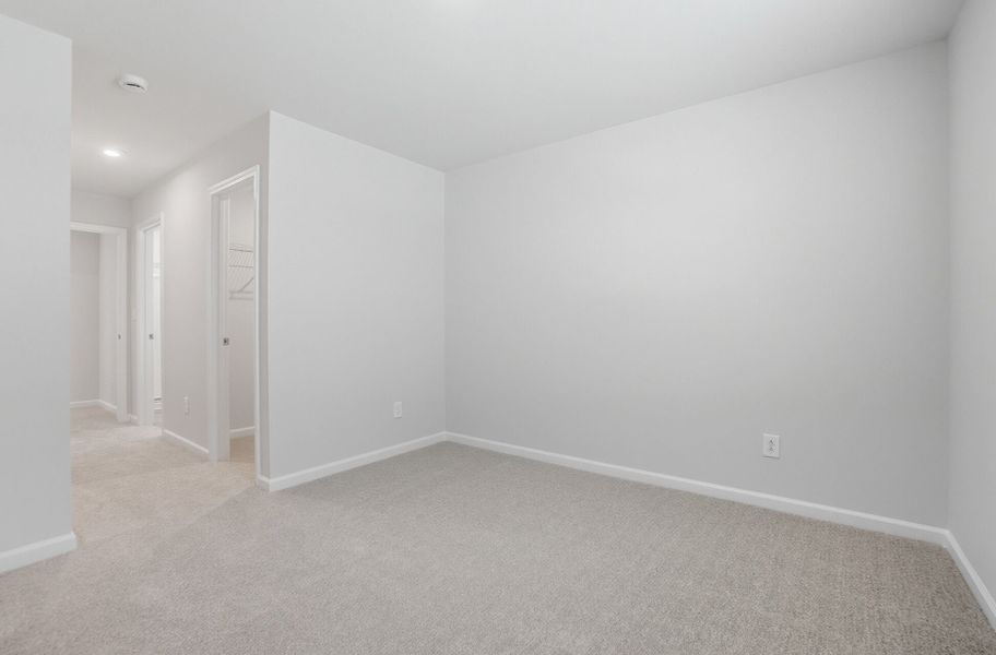 Spacious, unfurnished interior of a new home in Waxhaw Landing, Monroe (Image 32).