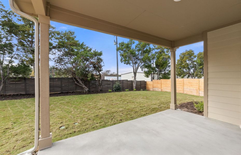 Exterior details and patio area of a home in Horizon Lake, Leander (Image 26).
