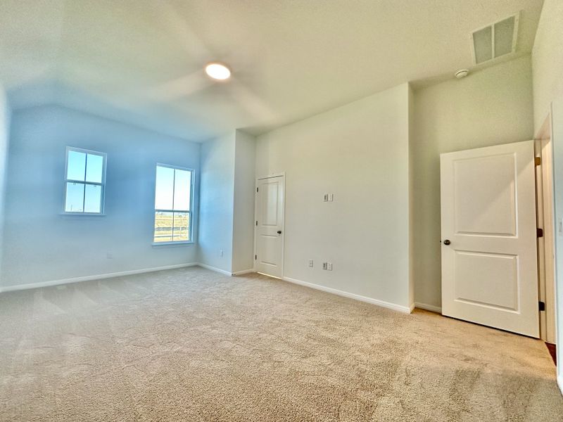 Spacious, unfurnished interior of a new home in Porter Country, Buda (Image 13). Spacious, unfurnished interior of a new home in Porter Country, Buda (Image 13).