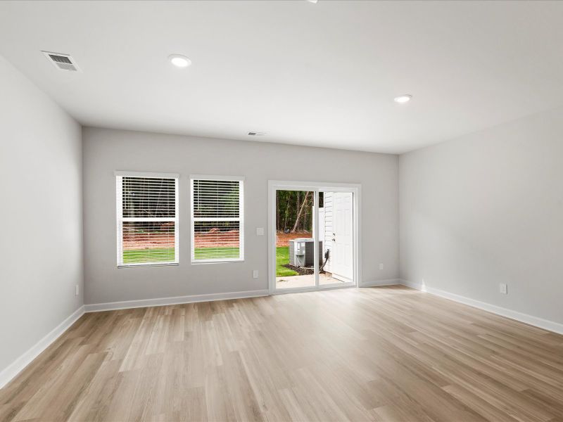 Spacious, unfurnished interior of a new home in Avalon Townes, Lyman (Image 11).