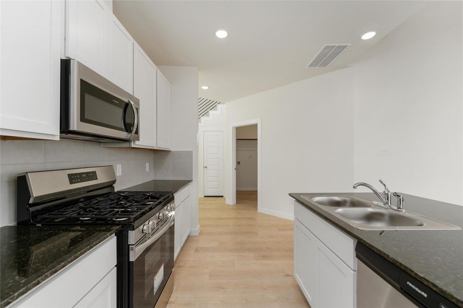 Furnished interior view inside a new home in Granger Pines, Conroe (Image 11).