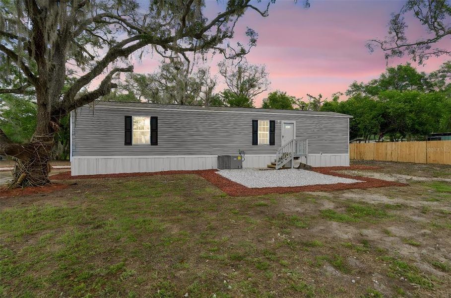 Exterior details and patio area of a home in , New Port Richey (Image 22).