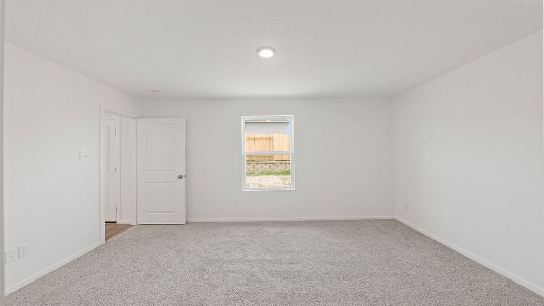 Representative unfurnished interior of a home built from the Plan by D.R. Horton in Lexington Heights, Willis (Image 32).