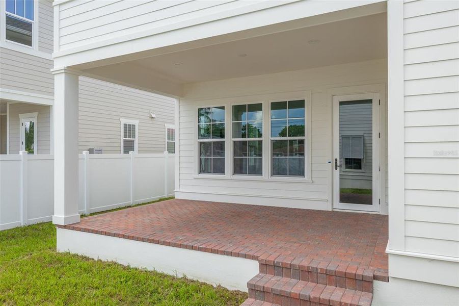 Exterior details and patio area of a home in , St. Petersburg (Image 3).