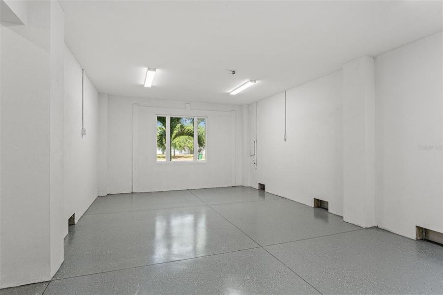 Spacious, unfurnished interior of a new home in , Tampa (Image 70).
