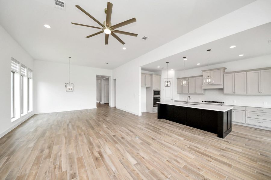 Spacious, unfurnished interior of a new home in Valencia, Manvel (Image 22). Spacious, unfurnished interior of a new home in Valencia, Manvel (Image 22).