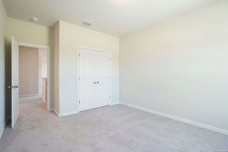 Spacious, unfurnished interior of a new home in Meyer Ranch - Enclave, New Braunfels (Image 33).