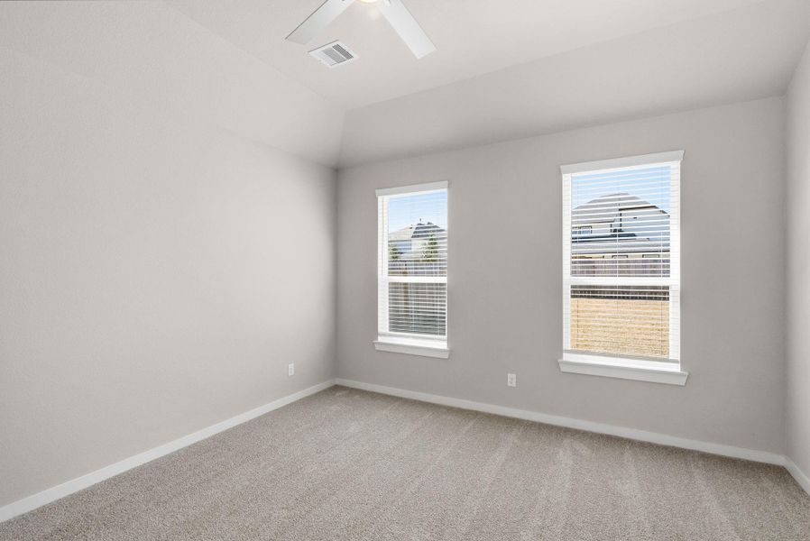 Spacious, unfurnished interior of a new home in Barton Creek Ranch, Conroe (Image 22).