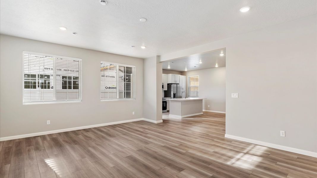 Spacious, unfurnished interior of a new home in Reunion, Commerce City (Image 16).