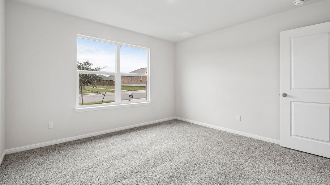 Spacious, unfurnished interior of a new home in Thunder Rock, Marble Falls (Image 31).