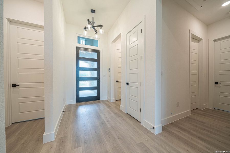 Spacious, unfurnished interior of a new home in , Kerrville (Image 27).