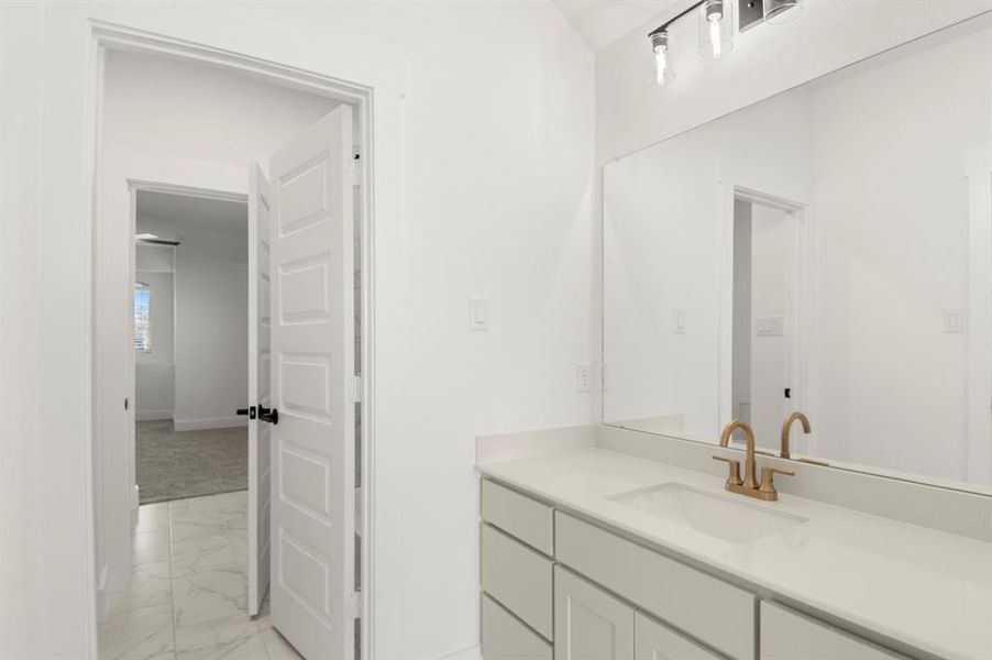 28_JackandJillBathroom2