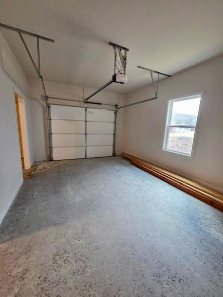 Spacious, unfurnished interior of a new home in , Waleska (Image 14).