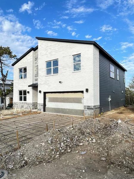 Image 6 of a home in .