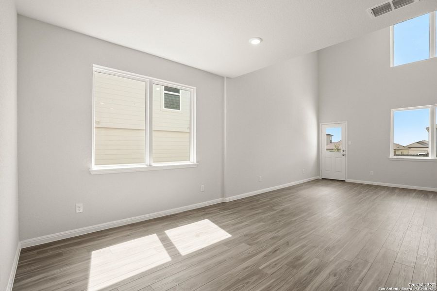 Spacious, unfurnished interior of a new home in Cinco Lakes, San Antonio (Image 13). Spacious, unfurnished interior of a new home in Cinco Lakes, San Antonio (Image 13).
