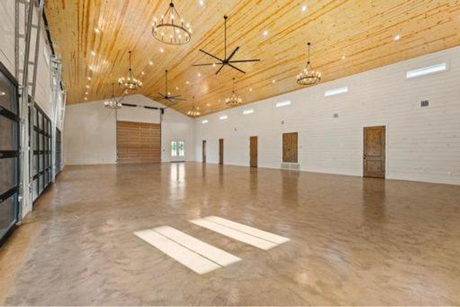 Spacious, unfurnished interior of a new home in , Sherman (Image 10).