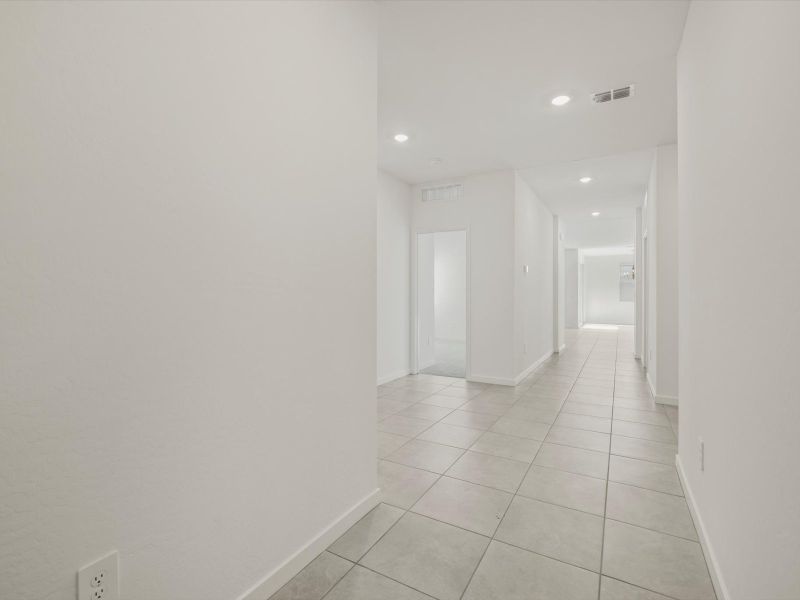 Spacious, unfurnished interior of a new home in Wildera, San Tan Valley (Image 15).