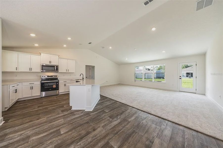 Spacious, unfurnished interior of a new home in Palm Coast, Palm Coast (Image 9).
