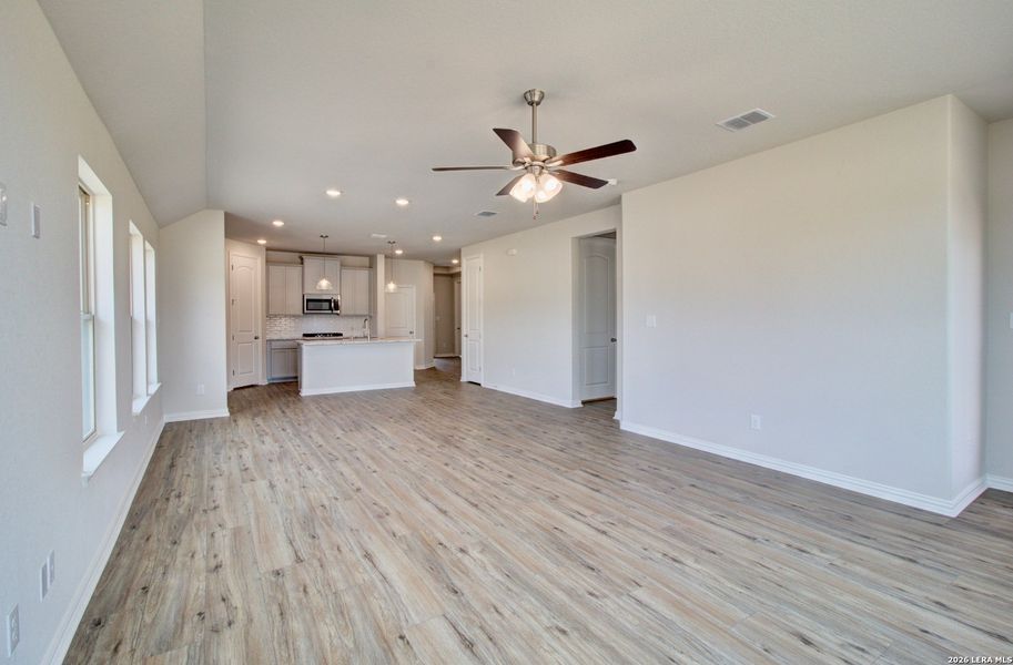 Spacious, unfurnished interior of a new home in Clear Creek, New Braunfels (Image 19).