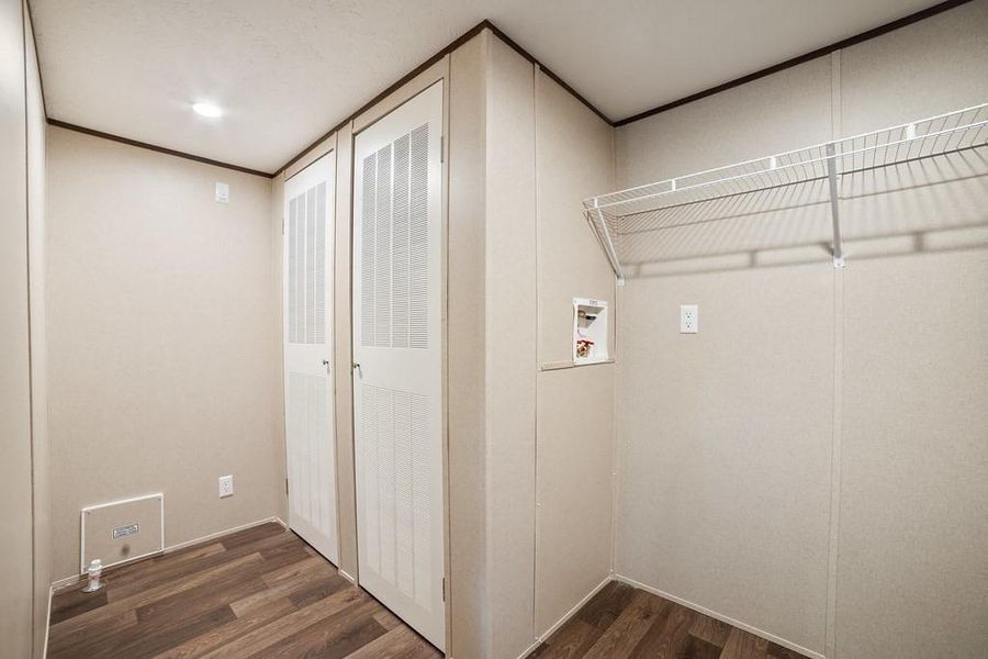 Spacious, unfurnished interior of a new home in , Bellevue (Image 27).