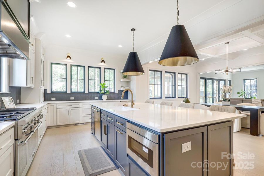 Great kitchen for cooking and entertaining.