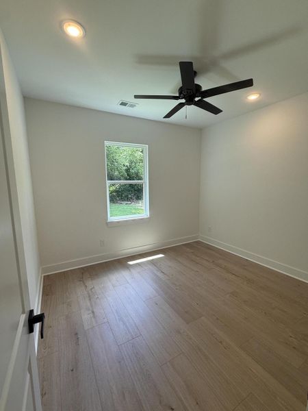 Spacious, unfurnished interior of a new home in , St. Matthews (Image 12).