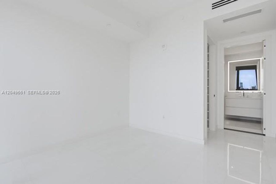 Spacious, unfurnished interior of a new home in Aston Martin Residences, Miami (Image 20).