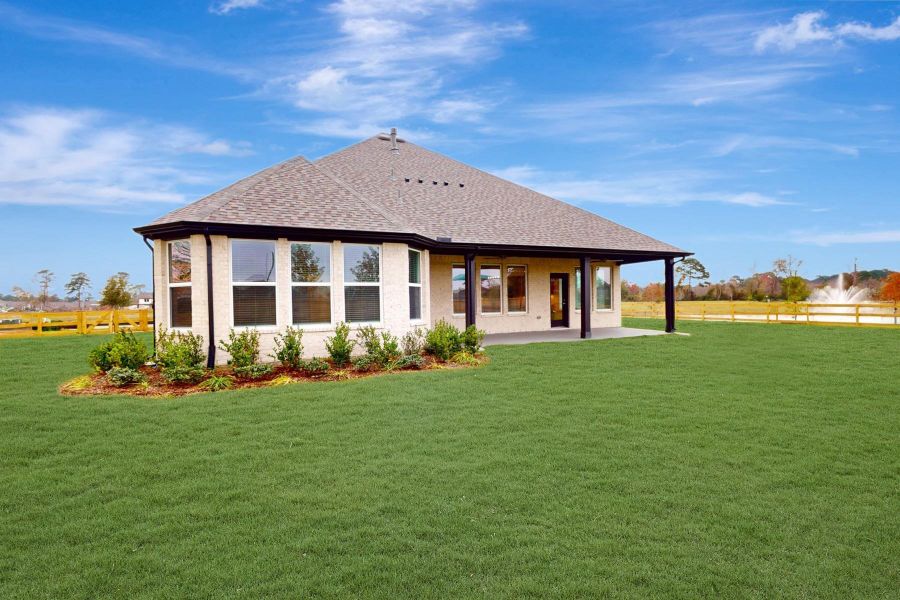 Exterior details and patio area of a home in Sorella, Tomball (Image 20).